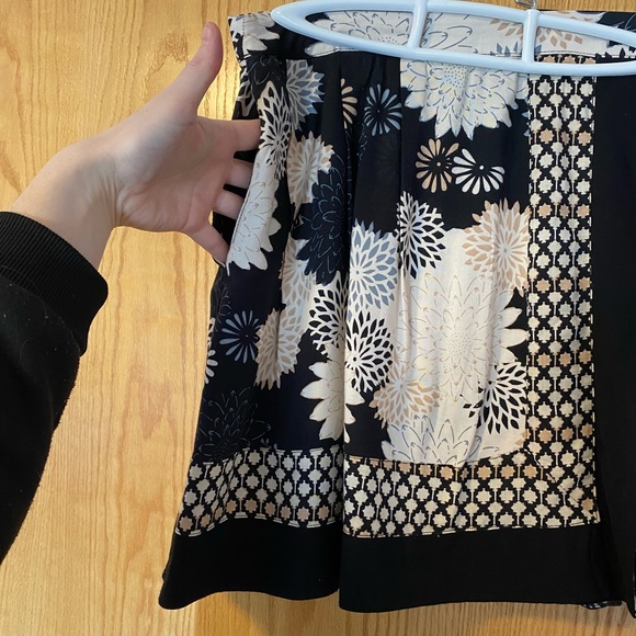 2/$30 ⚡️- SKIRT | H&M skirt size 8 - Picture 2 of 4